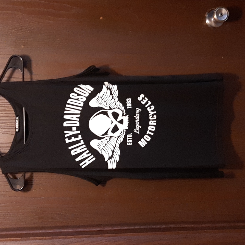 Women's sleeveless shirt